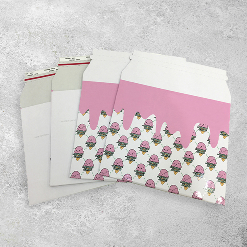 切手を貼った書類封筒